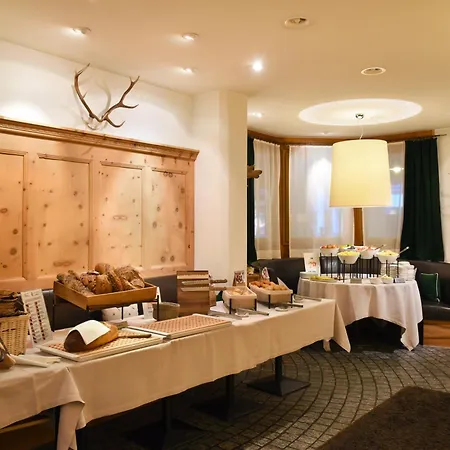 斯维泽霍夫伦策海德酒店