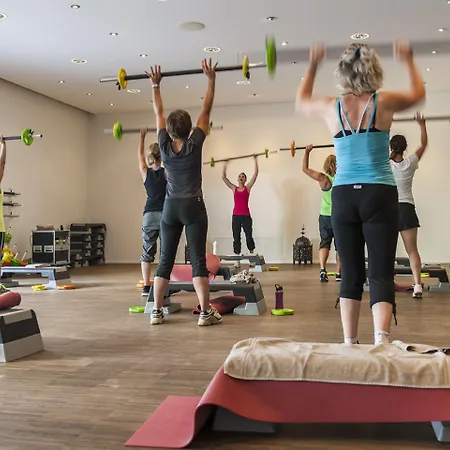 斯维泽霍夫伦策海德酒店 4*