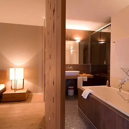 Schweizerhof Hotel 4*